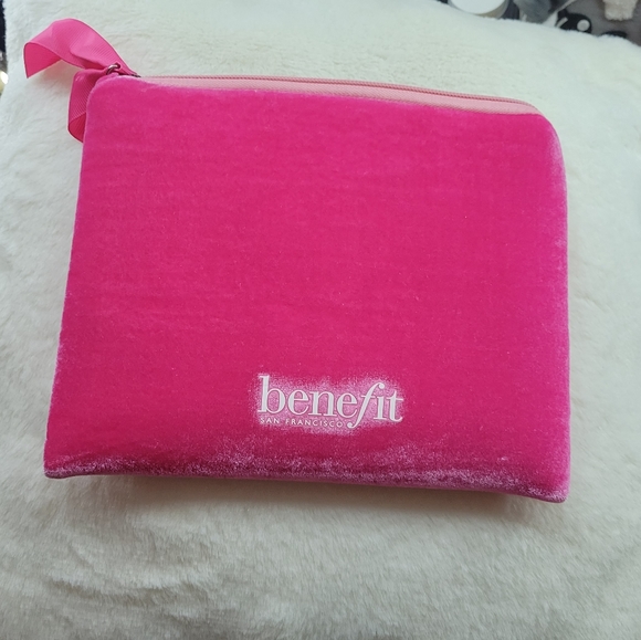 Benefit Cosmetic Bag - Picture 9 of 10
